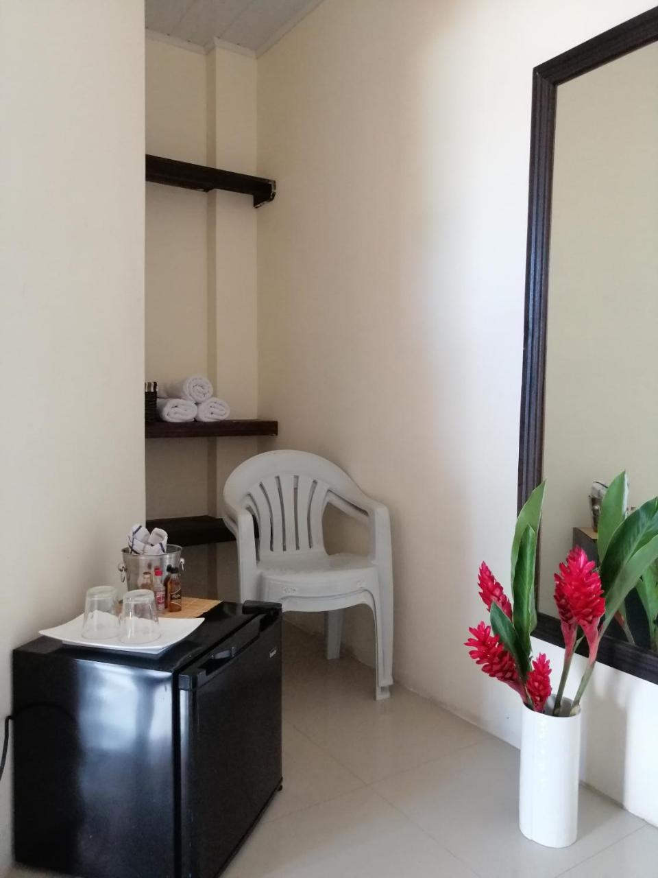 Cabinas Gosen ปุนตาเรนาส ภายนอก รูปภาพ